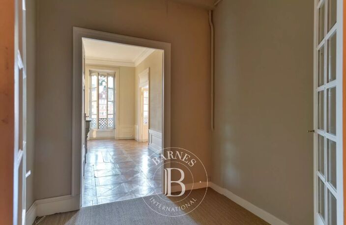 Bien vendu // Lyon 1 - Saint Vincent - Appartement T3 de 119 m² - 1 chambre - Cave - Garage — photo 4