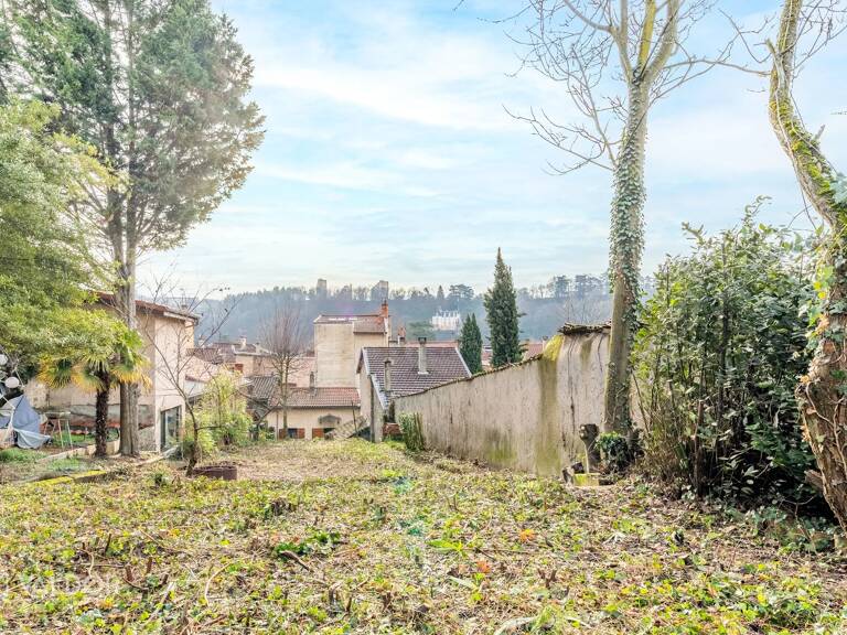 Maison de ville de type 4 avec 570 m2 de terrain. — photo 1