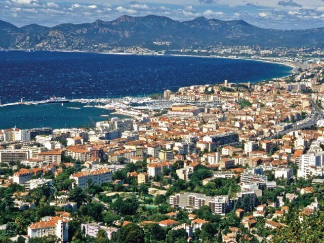 CANNES LOCAL 70M2 TOUT COMMERCES 168000EUR 0676884322 — photo du bien