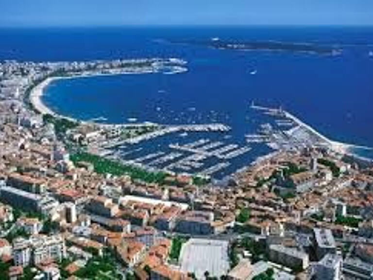 CANNES TOUT COMMERCES AXE PASSANT — photo 1