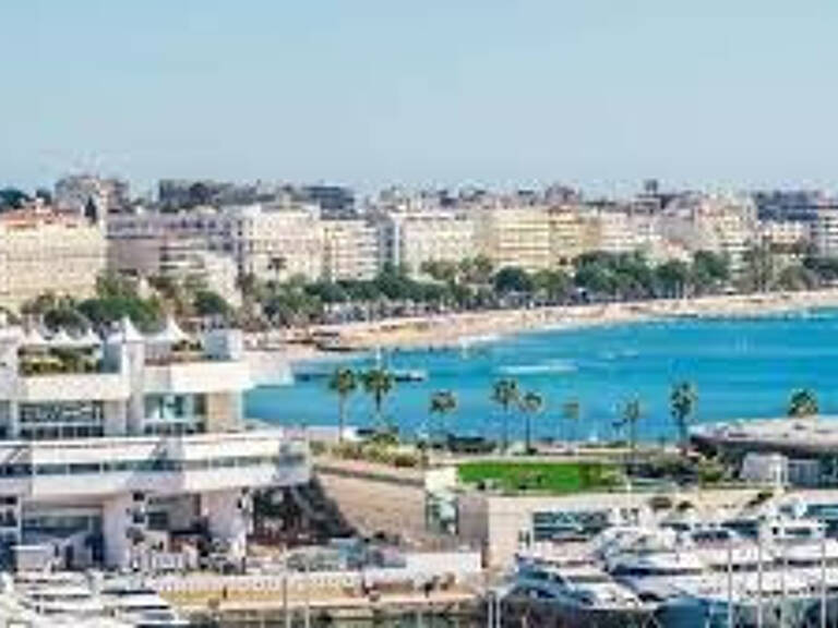CANNES TOUT COMMERCES 70M2 — photo 1