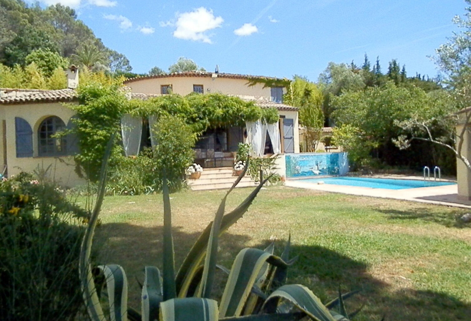 MOUGINS VILLA T6 341M2AVEC 2000M2 — photo 1