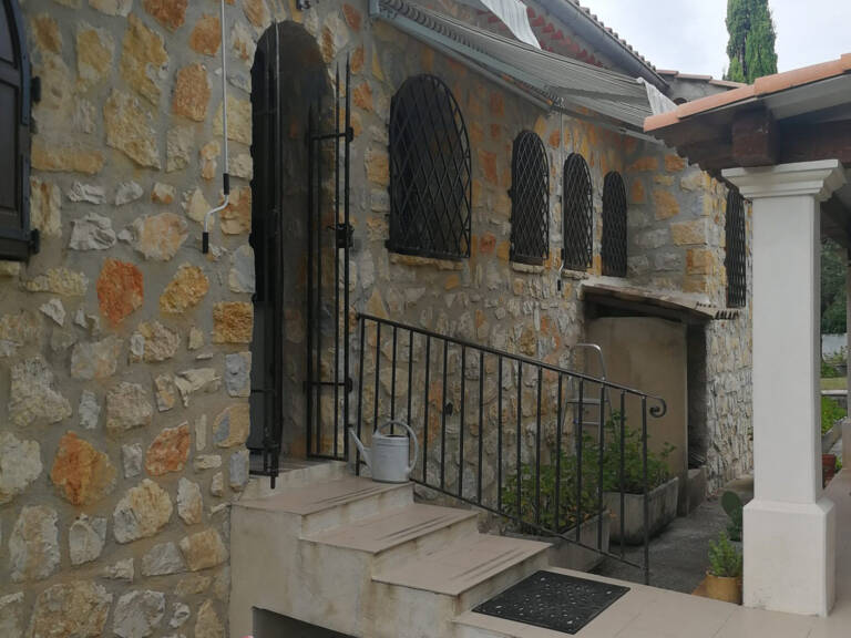 LE ROURET VILLA T6 INDIVIDUELLE DE 235M2 PISCINE  TERRAIN 20 — photo 1