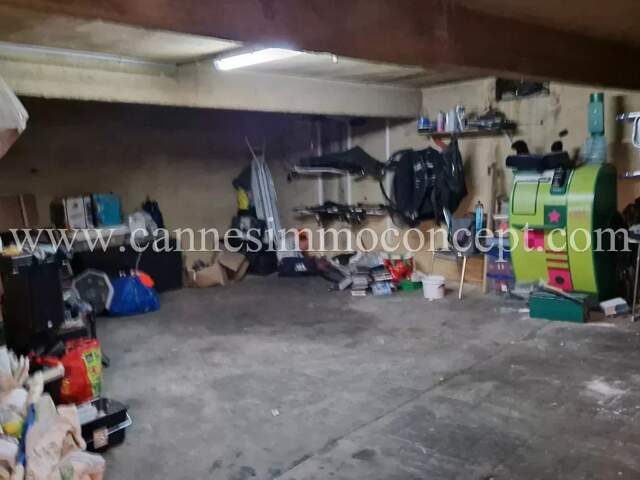 Grand Box à la location rue du bosquet — photo du bien