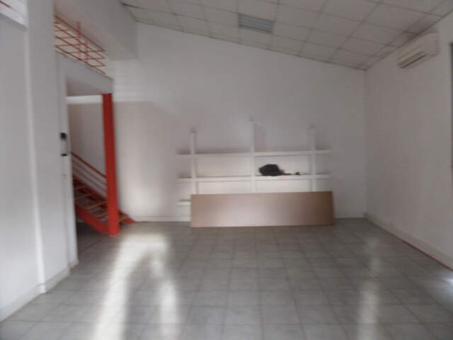 LOCAL COMMERCIAL 90M2 — photo du bien