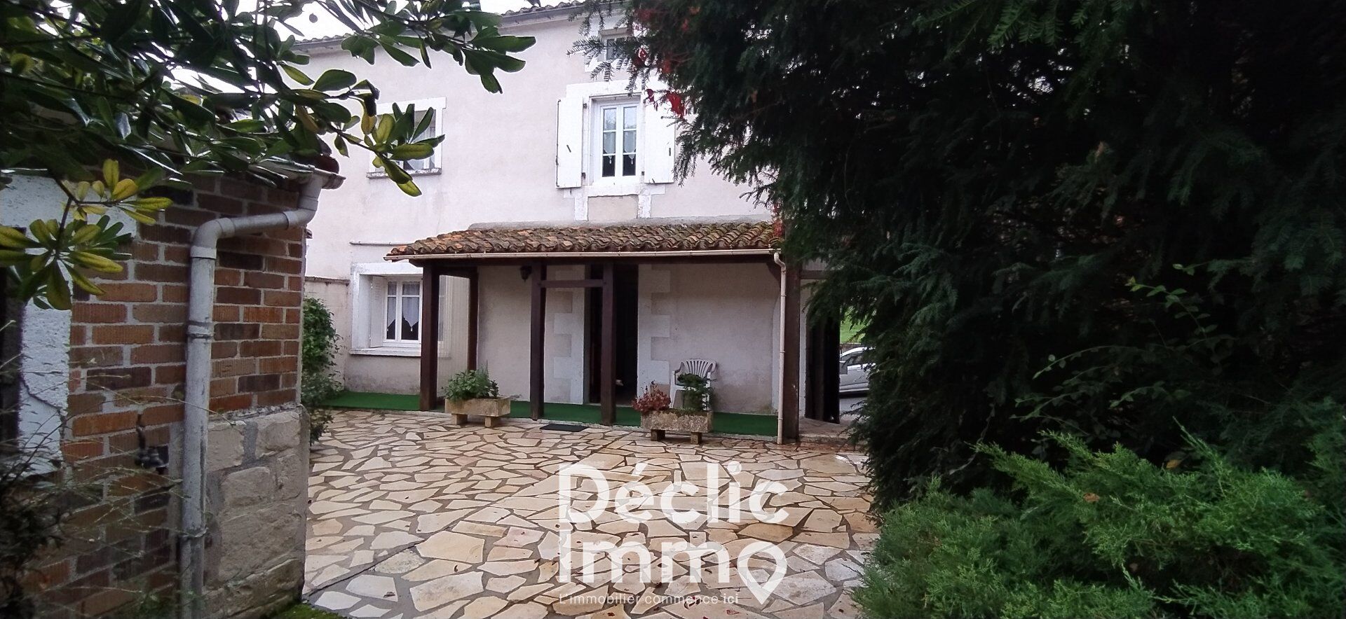 Villa / Maison  T5 à vendre Coulonges 16330