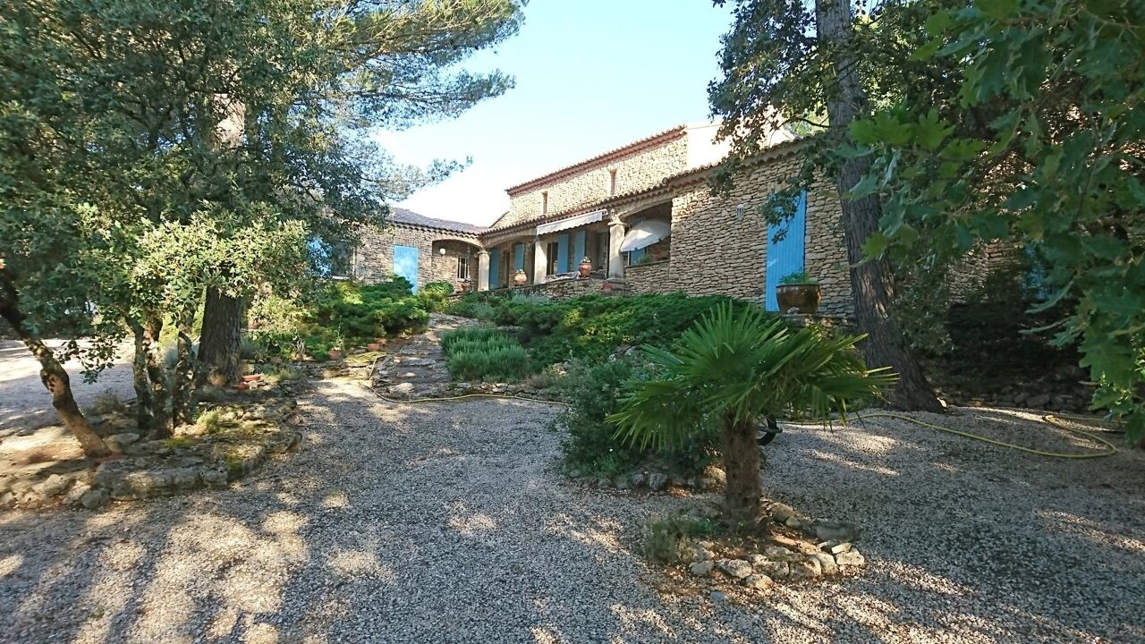 maison 10 pièces 300 m2 à Cabrières-d'Avignon (84220)