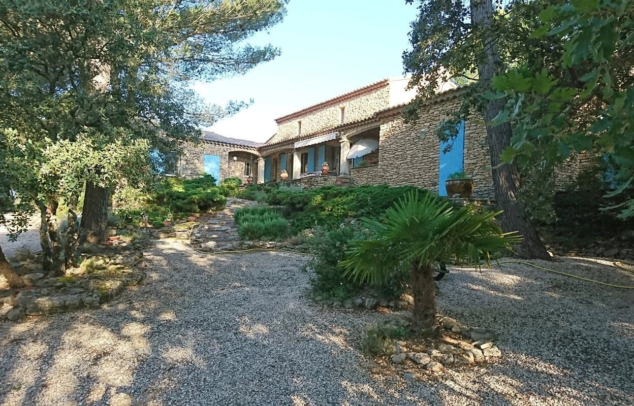 maison 10 pièces 300 m2 à Cabrières-d'Avignon (84220)