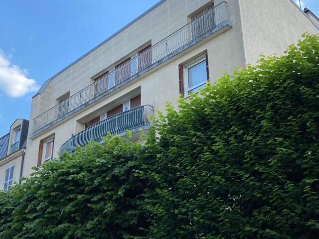APPARTEMENT AVEC BALCON: — photo du bien