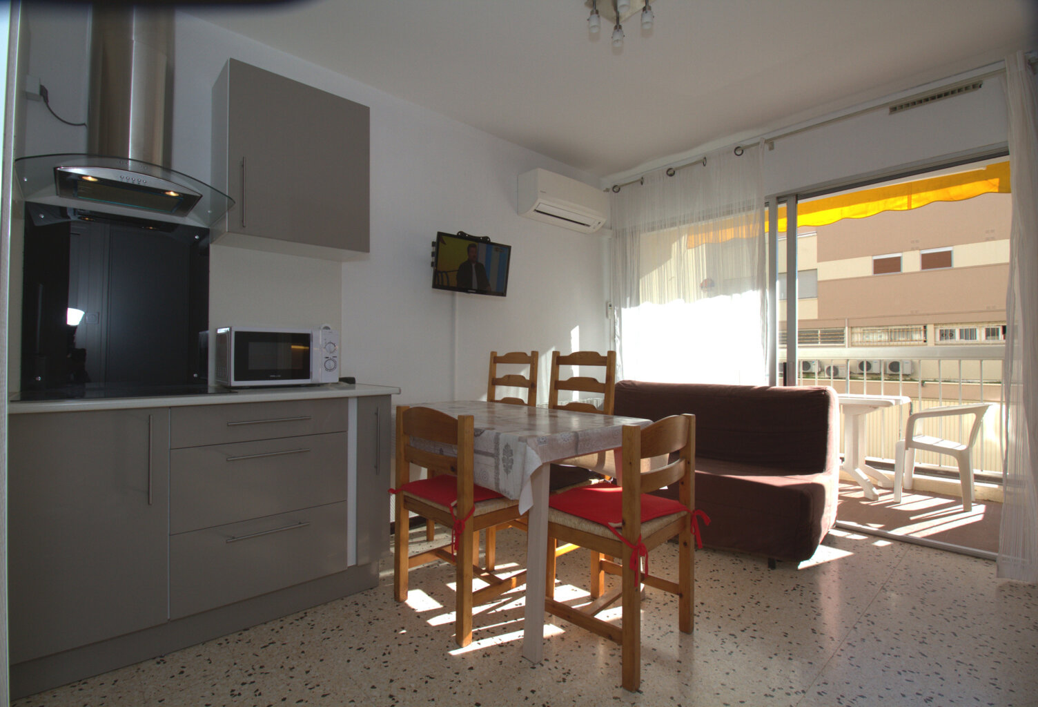 T1 avec terrasse — photo 1