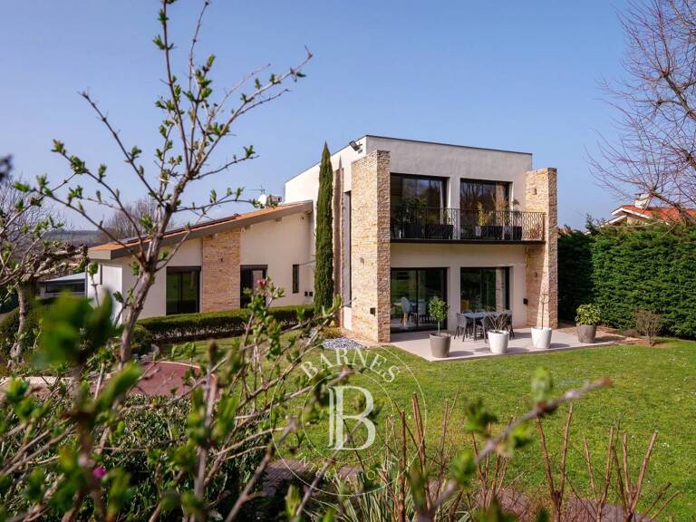 Bien vendu // Ternay - Maison de 296,51 m² - Terrain d'environ 1978 m² avec Piscine - 6 chambres — photo 1