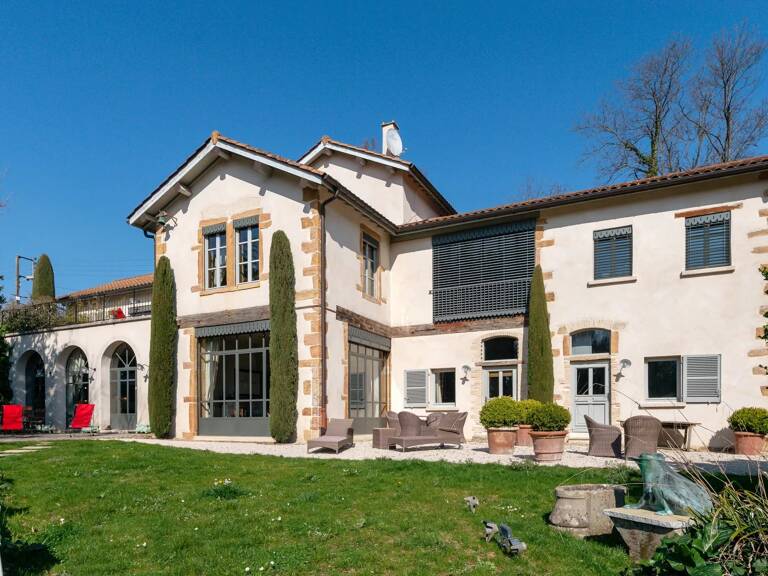 Bien vendu // Ecully - Grande Propriété - Terrain d'environ 4100 m² avec piscine - 8 chambres — photo 1