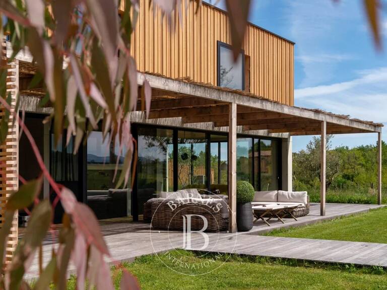 VENDU // Dardilly - Maison d' environ 250 m² - Terrain de 1800 m² avec piscine - 5 chambres — photo 1