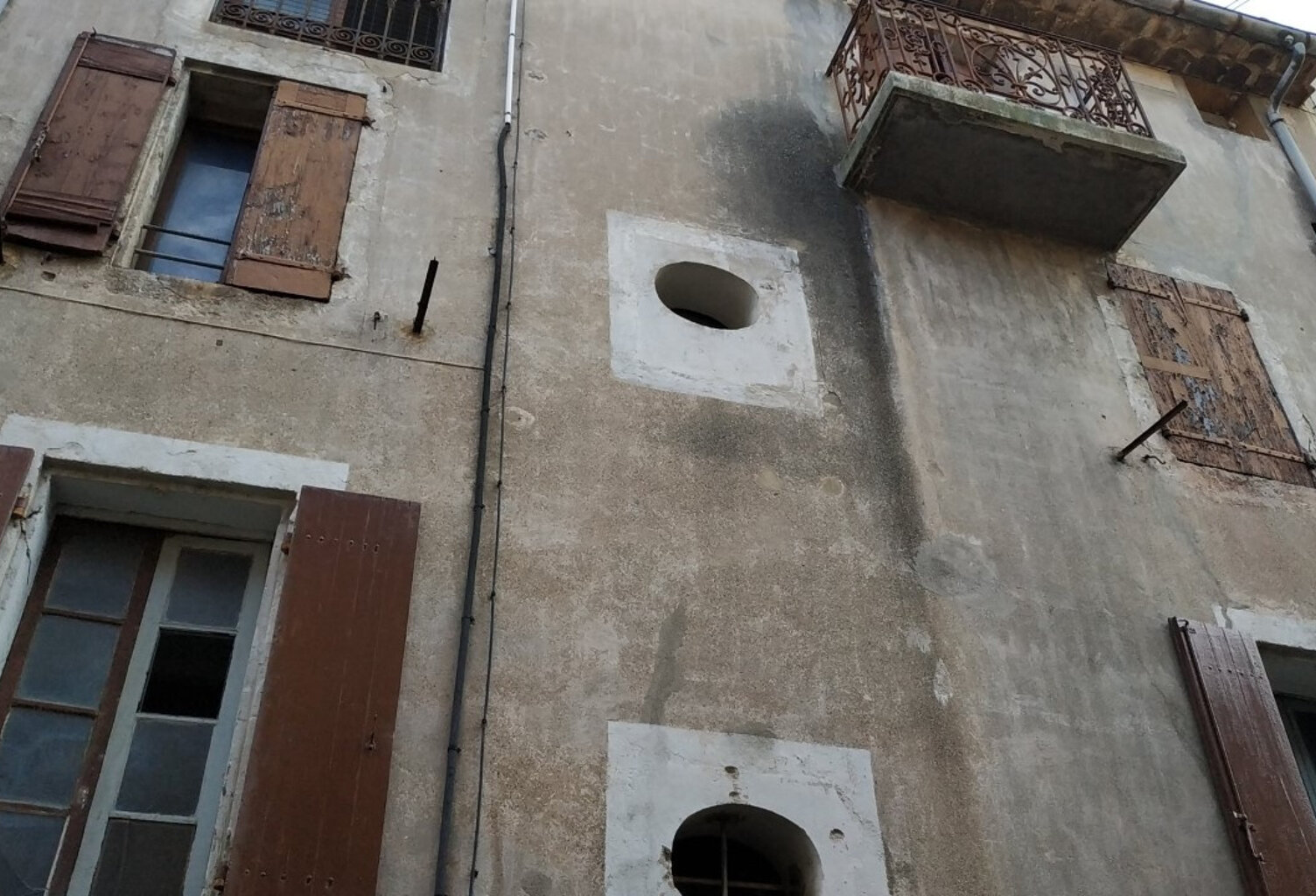 Immeuble 165m2 de 3 appartements et 2 garages — photo 1