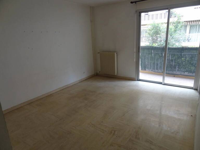 BEAU F1 AU CALME — photo 1