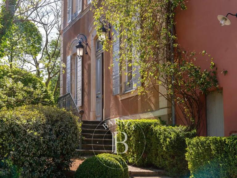Bien vendu // Curis au Mont d'Or - Maison de Maître de 308 m² environ - Très grand Bureau indépendant - Terrain paysagé de 2075 m² - Piscine - 6 chambres — photo 1
