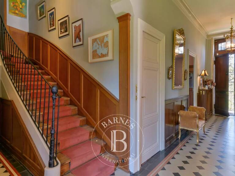 Bien vendu // Curis au Mont d'Or - Maison de Maître de 308 m² environ - Très grand Bureau indépendant - Terrain paysagé de 2075 m² - Piscine - 6 chambres — photo 1