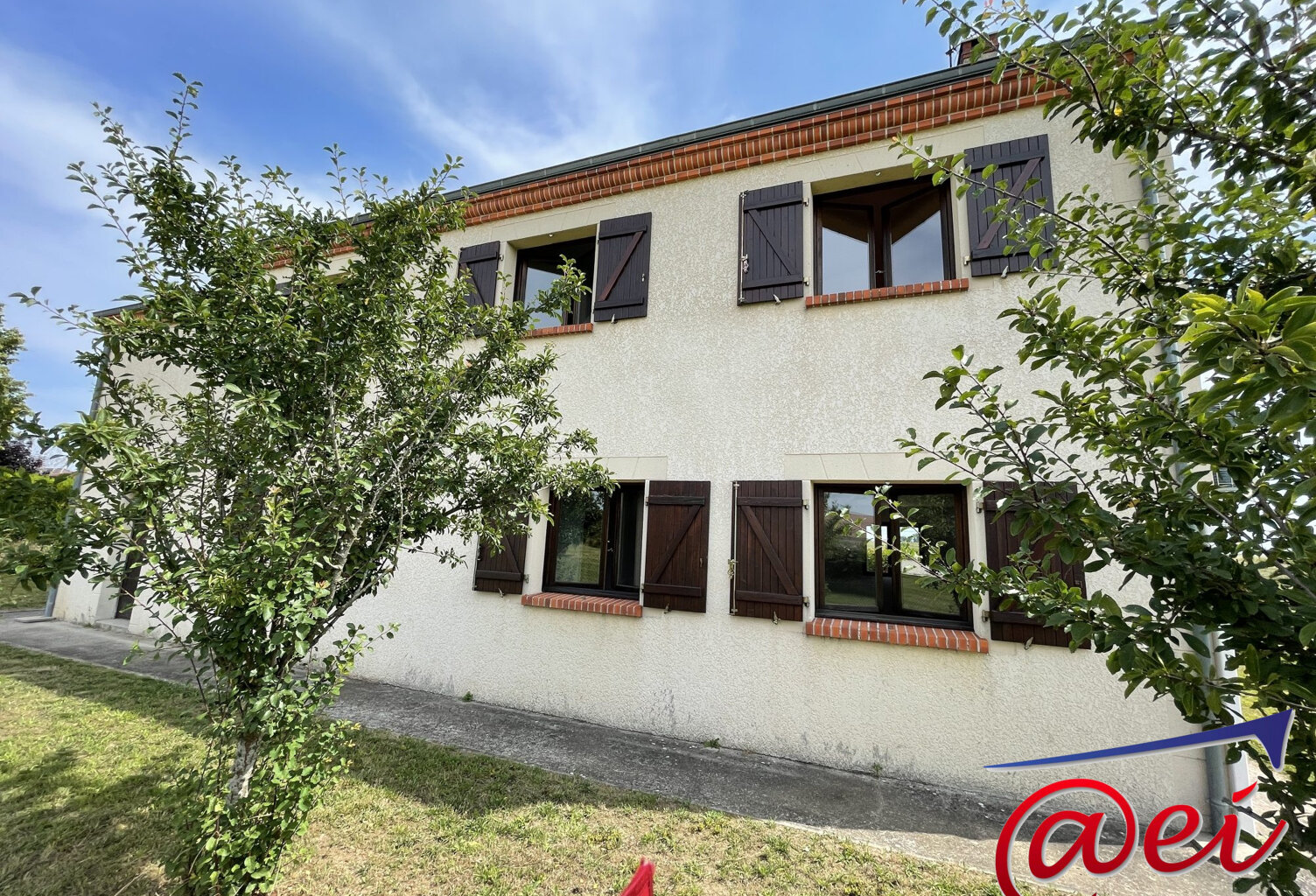 Superbe maison type 8 sur 1700 m² de terrain — photo 1