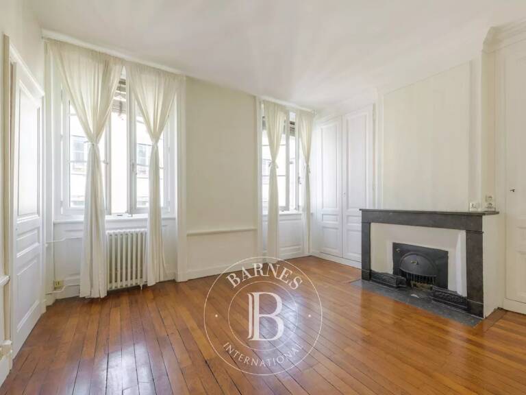 Bien vendu // Acheter un appartement à Lyon 6 - Appartement de 56.80 m² - Cave - Grenier - 2 chambres — photo 1