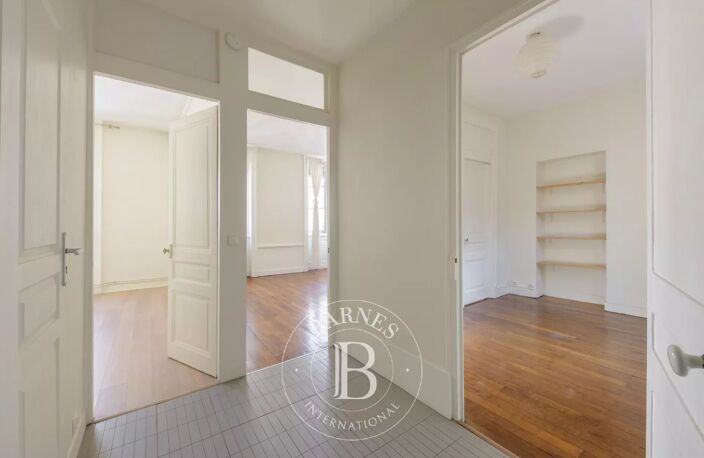 Bien vendu // Acheter un appartement à Lyon 6 - Appartement de 56.80 m² - Cave - Grenier - 2 chambres — photo 4