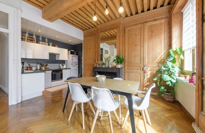 Lyon 6 - Appartement de 97.82 m² - Cave - Greniers - 3 chambres — photo 2