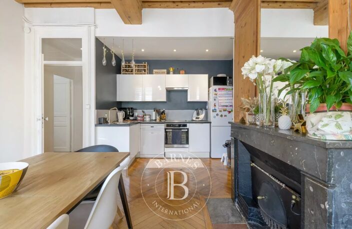 Lyon 6 - Appartement de 97.82 m² - Cave - Greniers - 3 chambres — photo 3