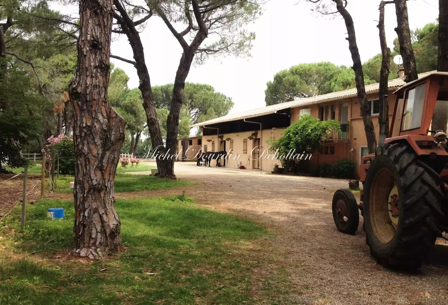 Entre Nimes et Beaucaire, Propriete Equestre sur 23 hectares — photo 1