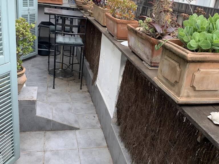 Nice notre Dame , 2 P en dernier étage avec balcon filant. — photo 1