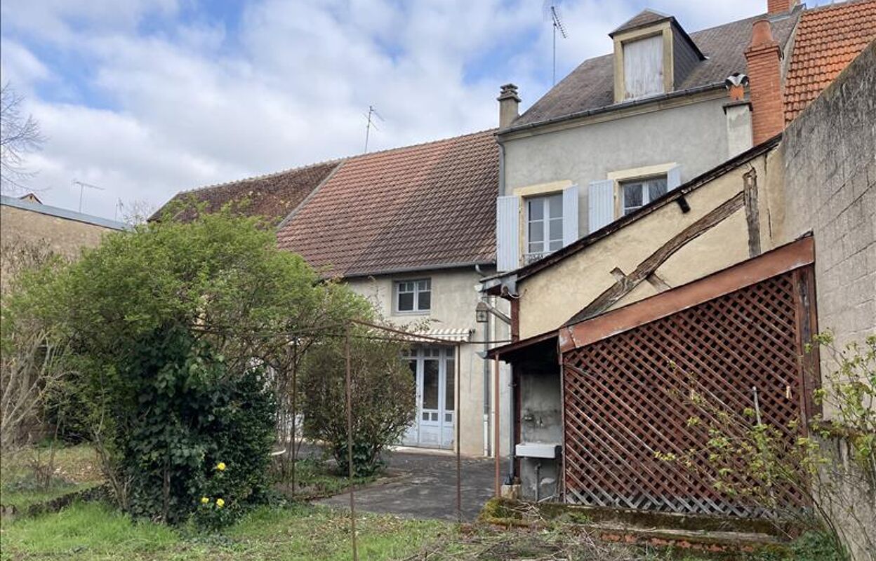 maison 7 pièces 228 m2 à vendre à Saint-Amand-Montrond (18200)