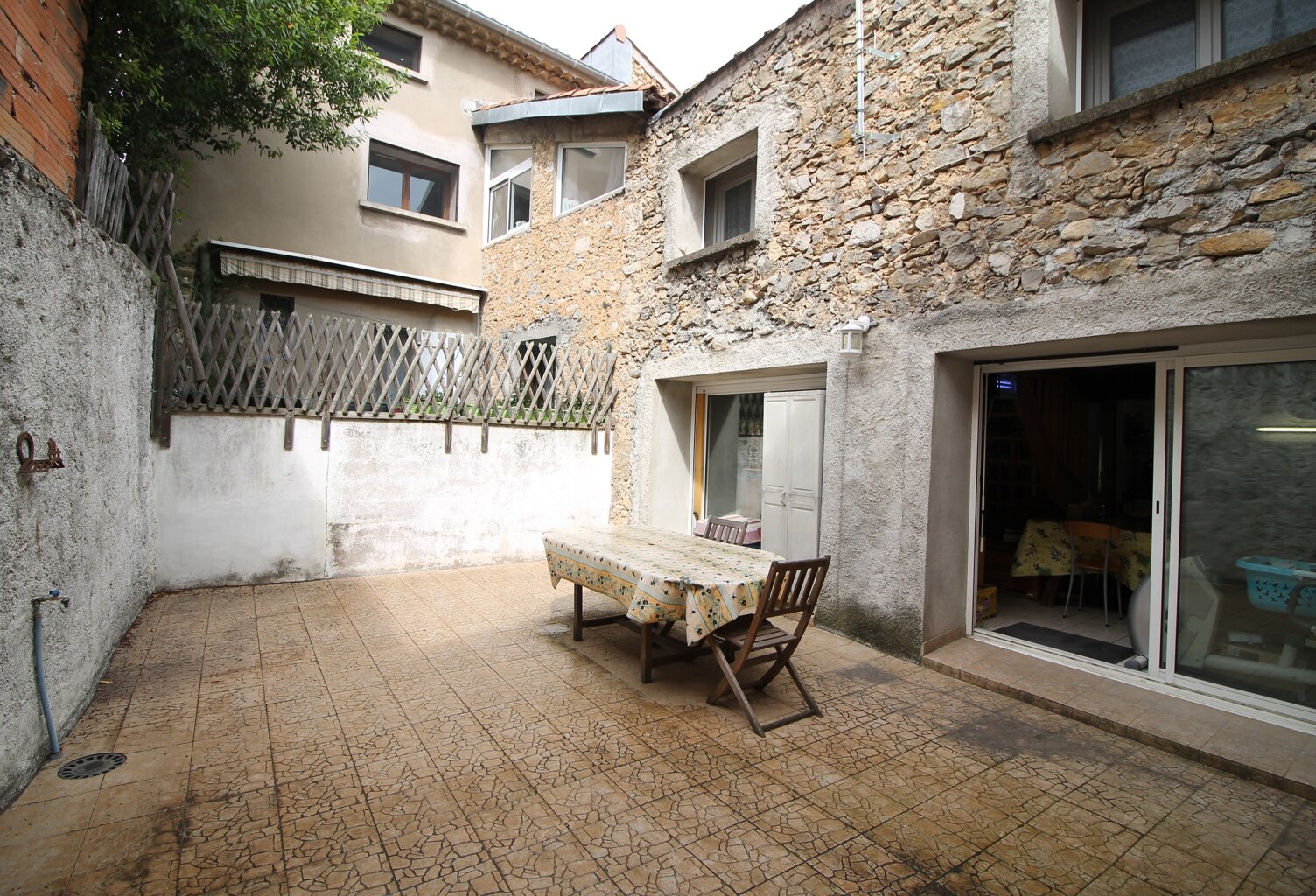 Maison de village avec garage et terrasse — photo 1