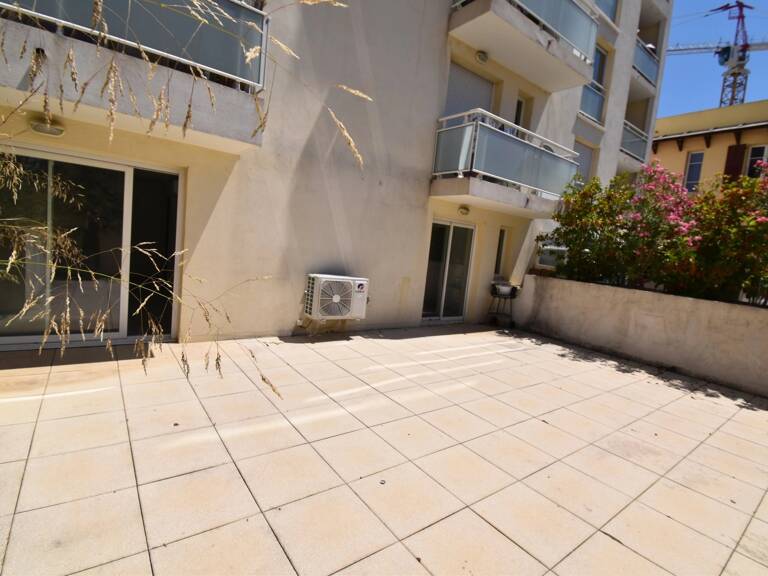 2 pièces, terrasse de 45 M2, garage fermé — photo 1