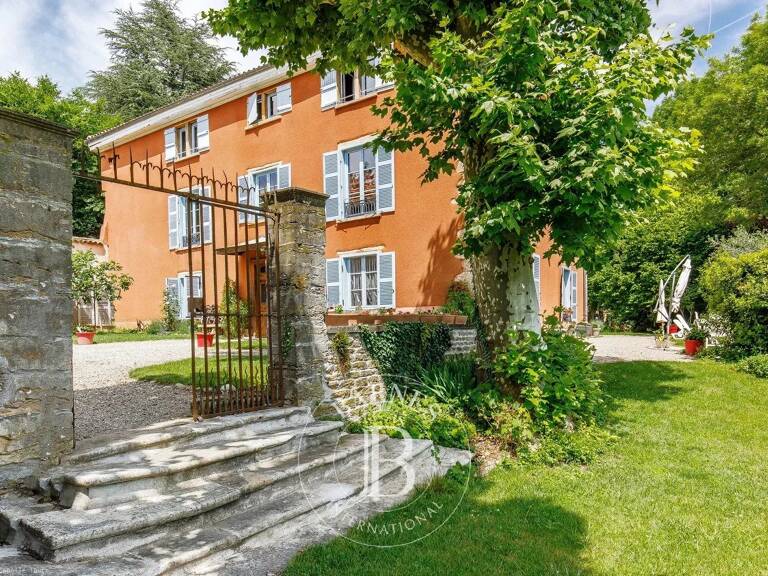 Fontaines-Saint-Martin - Appartement de 166 m² - 2 chambres — photo 1