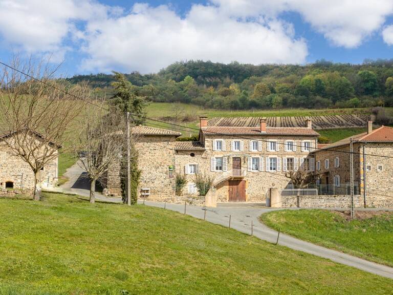 Bien vendu // Quincié-en-Beaujolais - Maison en pierre de 435 m² et son cuvage - Terrain de 10 000 m² - 10 chambres — photo 1