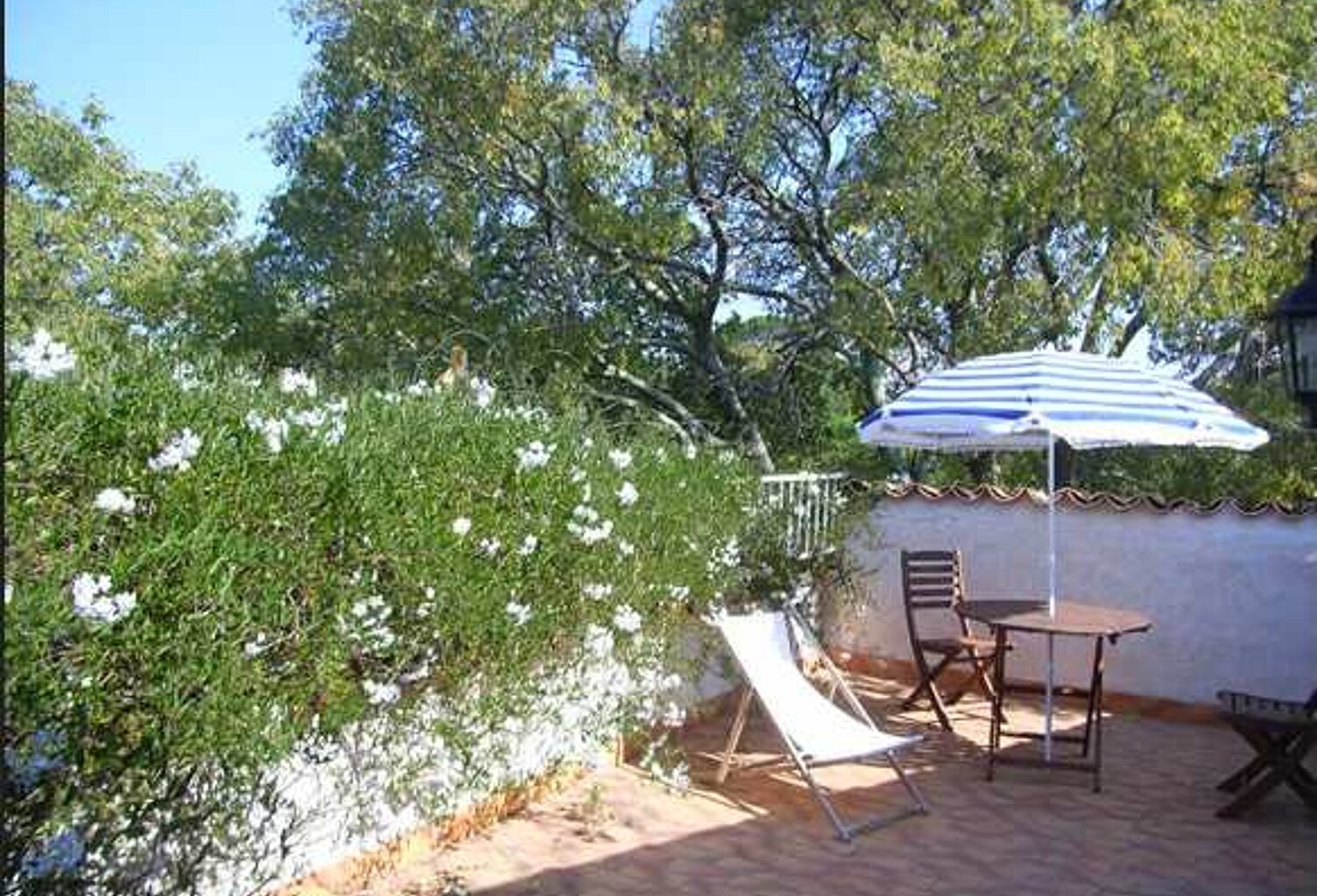 Appartment spacieux et ensoleillé dans prieuré datant du XVIIIè avec terrasse et piscines. — photo 1