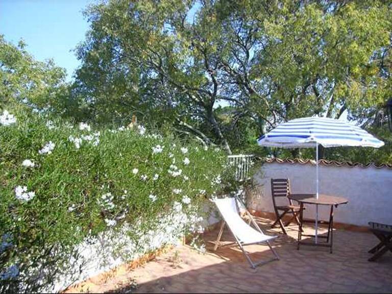 Appartment spacieux et ensoleillé dans prieuré datant du XVIIIè avec terrasse et piscines. — photo 1