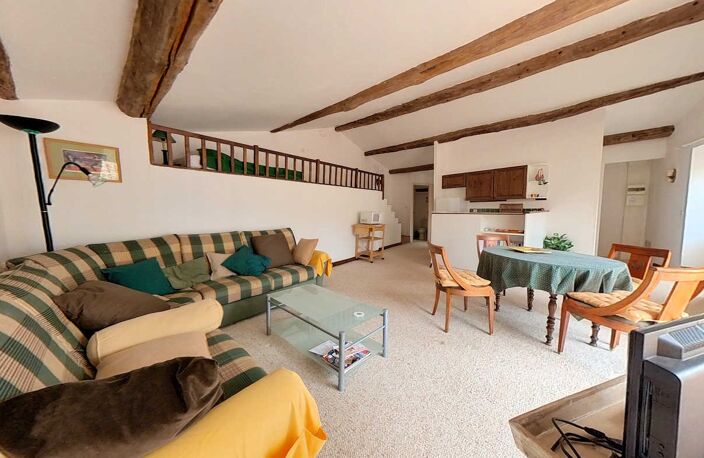 Appartment spacieux et ensoleillé dans prieuré datant du XVIIIè avec terrasse et piscines. — photo 4