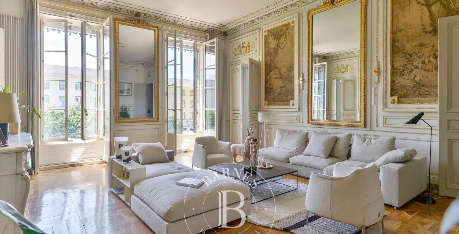 Bien vendu // Lyon 2 - Place Antonin Poncet - Appartement de 320,9 m² - 4 chambres — photo 1