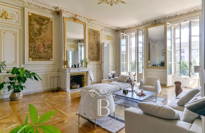 Bien vendu // Lyon 2 - Place Antonin Poncet - Appartement de 320,9 m² - 4 chambres — photo 2