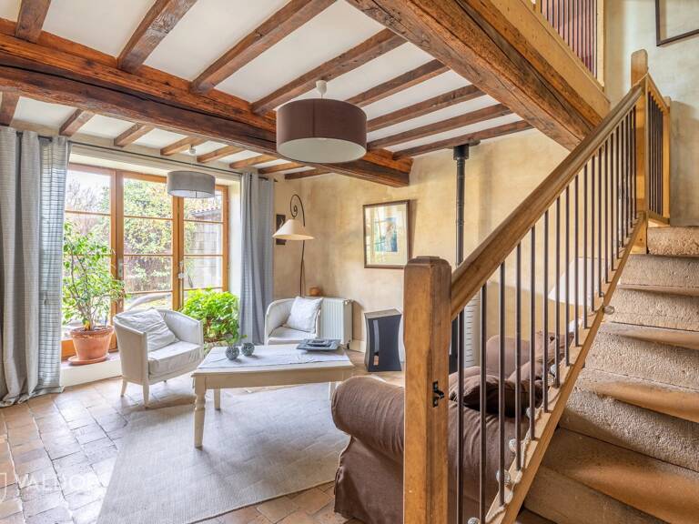Maison avec dépendances — photo 1