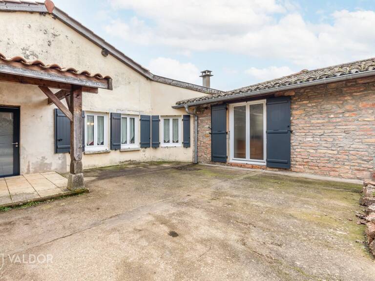 Maison de village de 100m2 avec cour et terrasse — photo 1