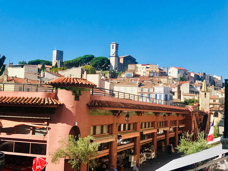 CANNES CENTRE BEAU LOCAL 138M2   6M LINEAIRES VITRINES — photo 1