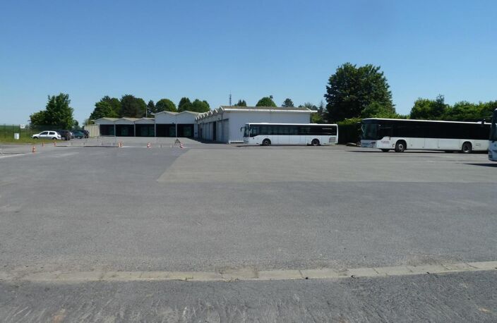 Ensemble de bureaux-atelier et parkings à louer à FECHAIN — photo 2