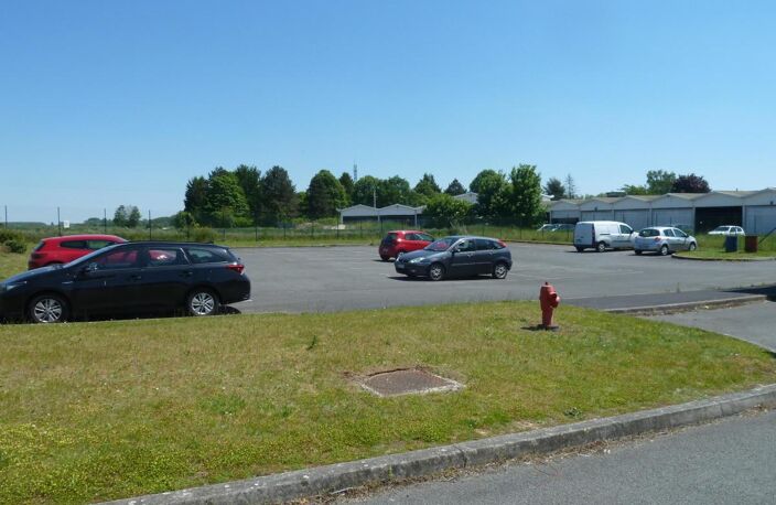 Ensemble de bureaux-atelier et parkings à louer à FECHAIN — photo 4