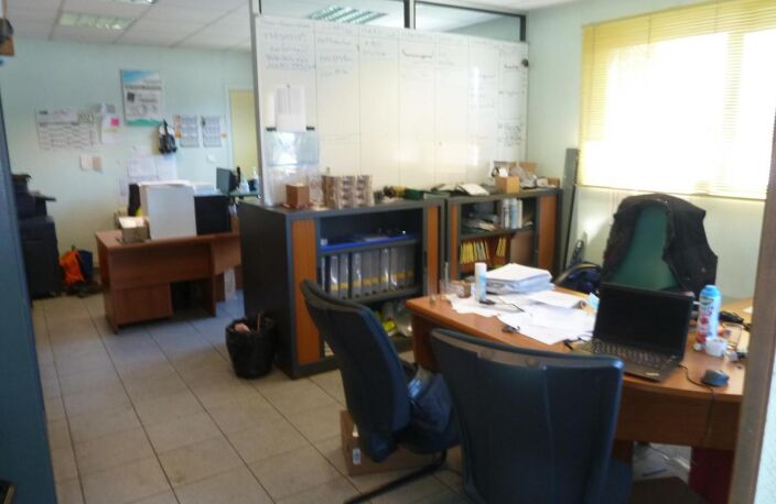 Ensemble de bureaux-atelier et parkings à louer à FECHAIN — photo 5