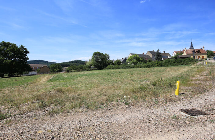 Terrain constructible à vendre avec vue sur la campagne environnante — photo 3
