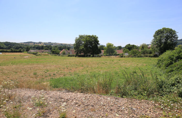 Terrain constructible à vendre avec vue sur la campagne environnante — photo 4