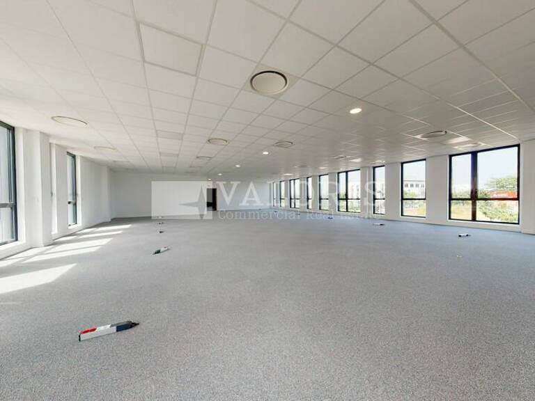 BUREAUX à LOUER — photo 1
