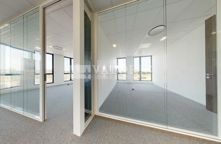 BUREAUX à LOUER — photo 3