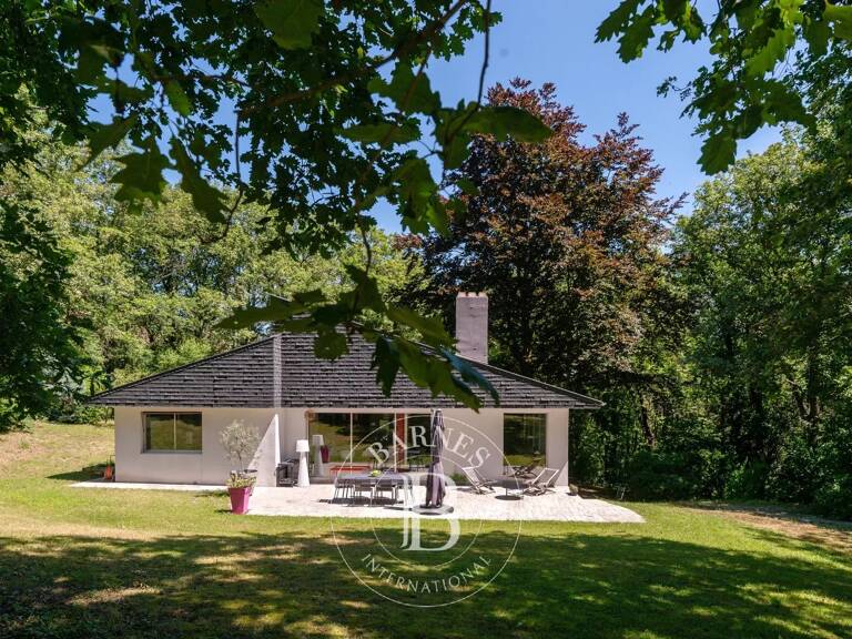 Bien vendu // Tassin-la-Demi-Lune - Aigas - Maison d'architecte d'environ 206.41 m² - Terrain de 3431 m² - 4 chambres — photo 1