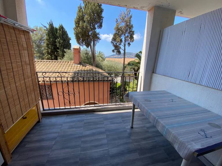 JOLI STUDIO DANS UNE RESIDENCE AVEC PISCINE — photo 1